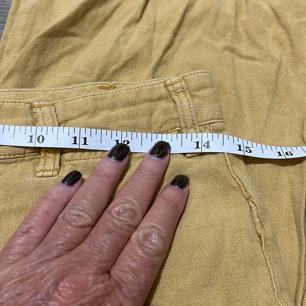 Abercrombie and Fitch cropped pants - Picture 2 of 5